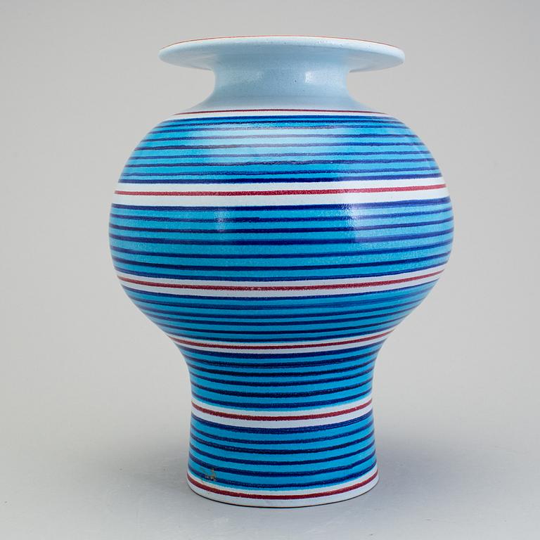 STIG LINDBERG, a faience vase, Gustavsberg 1960s.