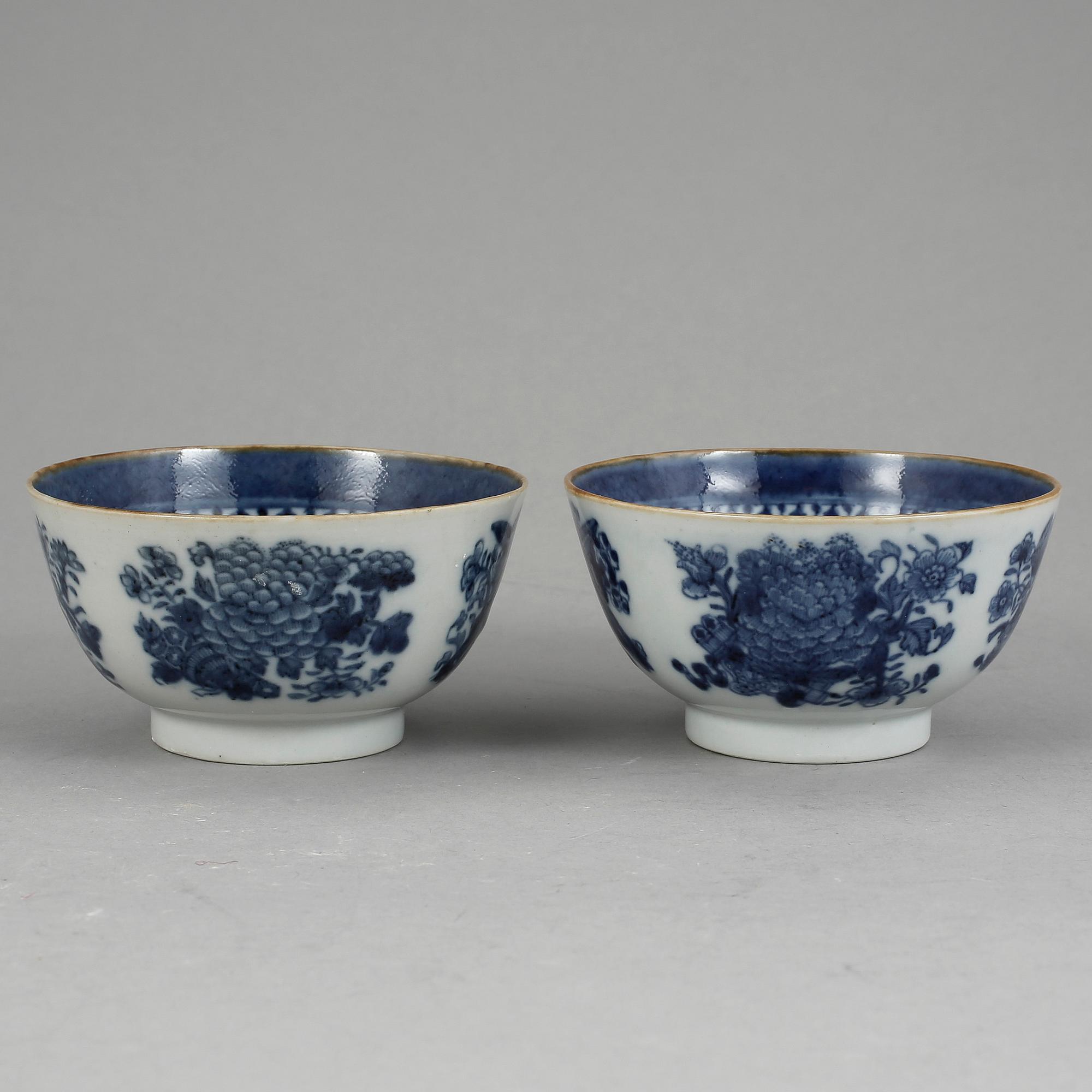 SKÅLAR, ett par. Porslin, Kina, Qianlong 1736-95.