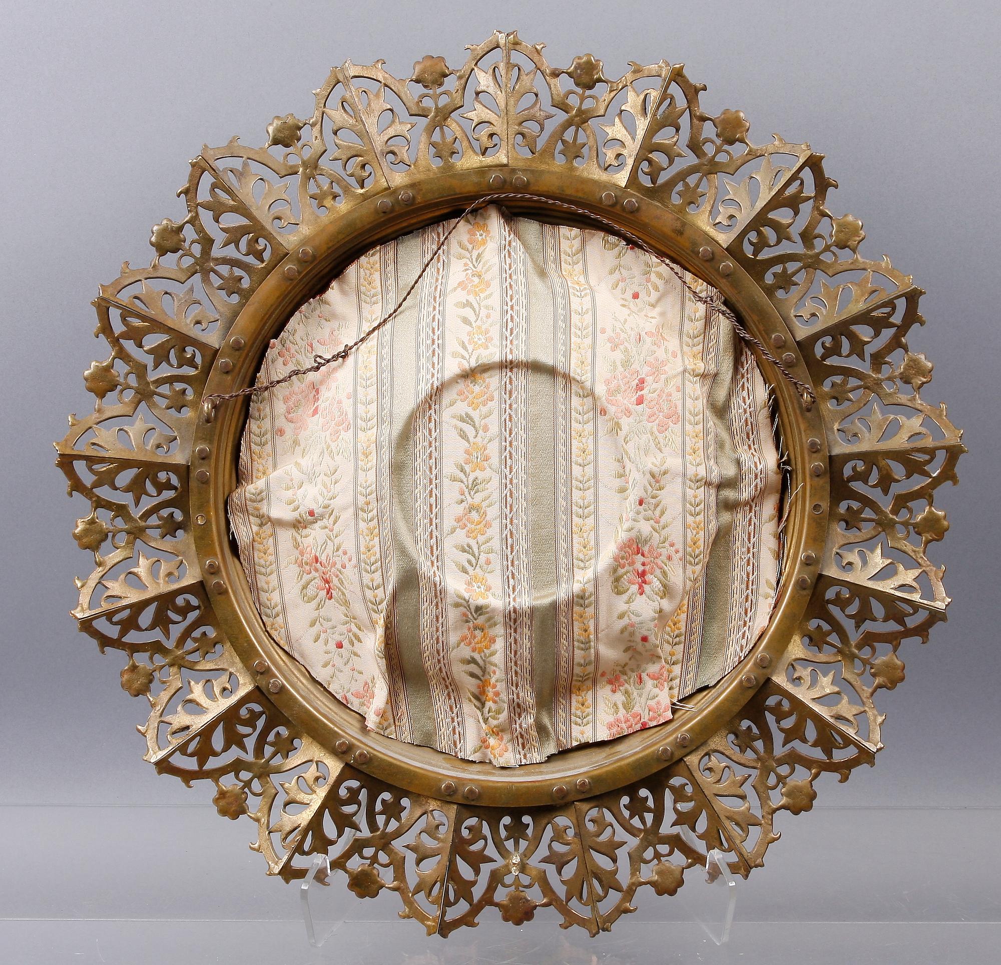 VÄGGPLAKETTER, 2 st, porslin och mässing. Renässansstil, 1800/1900-tal.