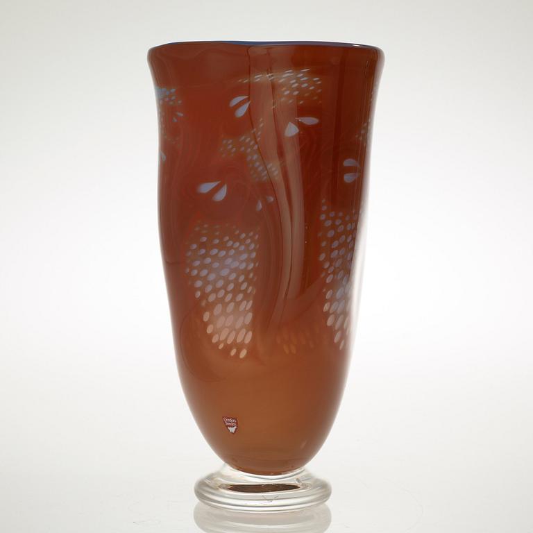 A Gunnar Cyrén 'graal' glass vase, Orrefors 1990.