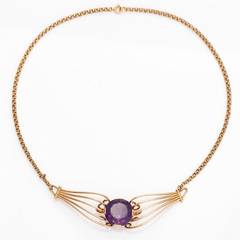 Halsband, 14K guld med ametist. Auran Kultaseppä, Åbo.