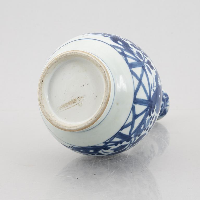 A blue and white porcelain vase, China, Qingdynasty, 19th century.