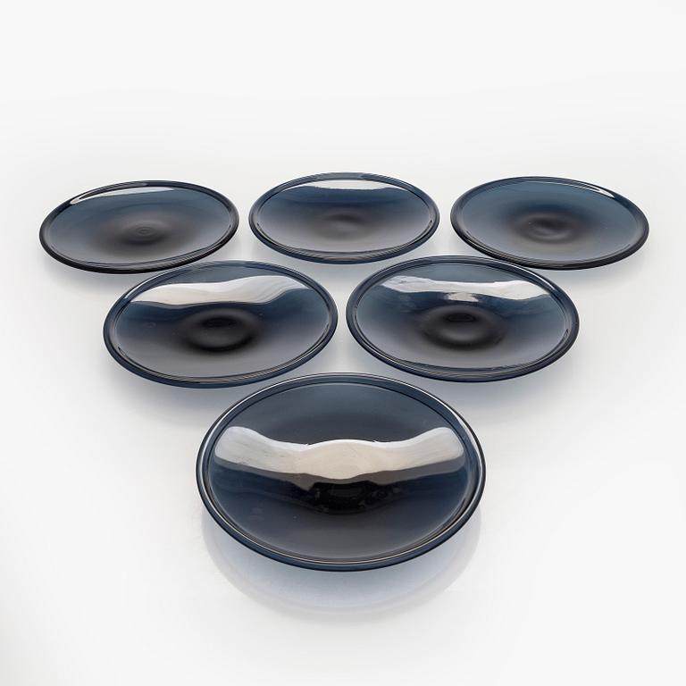 Timo Sarpaneva, six glass plates ' 'Band rim', signed  Timo Sarpaneva Iittala -57.