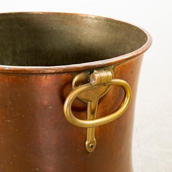 TUNNA MED HÄNKLAR, koppar, 1800-tal.