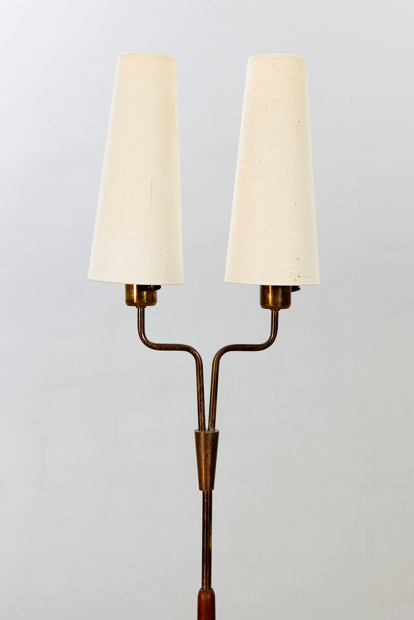 GOLVLAMPA 1900-talets mitt.