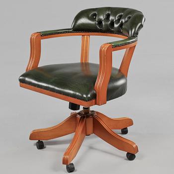 SKRIVBORDSSTOL, engelsk stil, 1900-talets andra hälft.