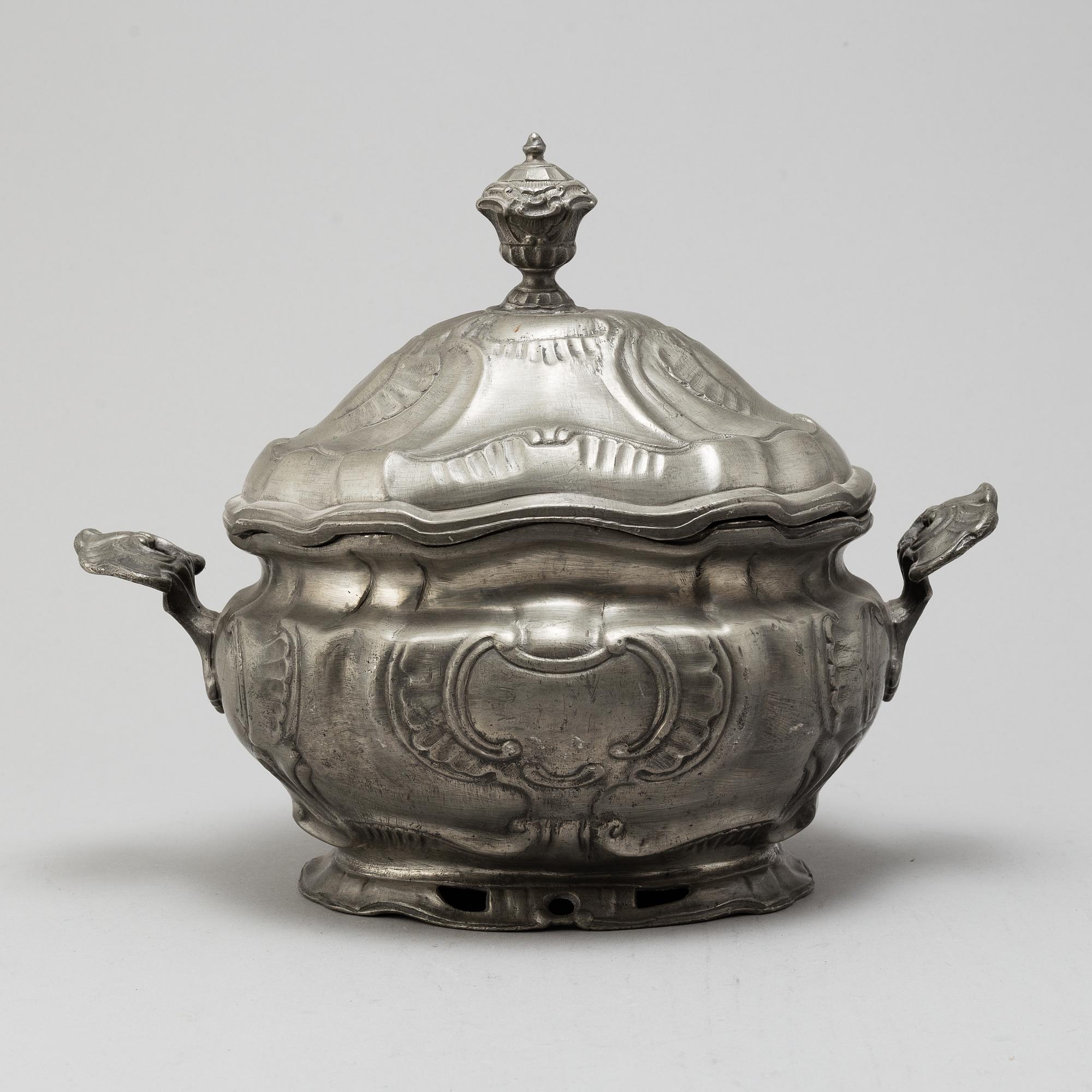 TERRIN MED LOCK, tenn, rokokostil, Tyskland, 1800-tal.