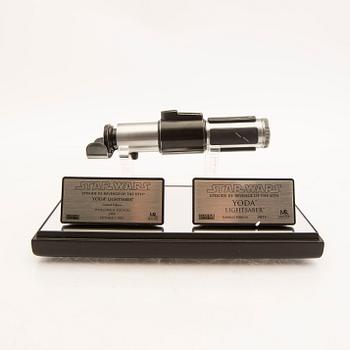 A 2005 Master Replica Lightsabel Sw-133 Yoda, "Revenge of the sith" 2005.
