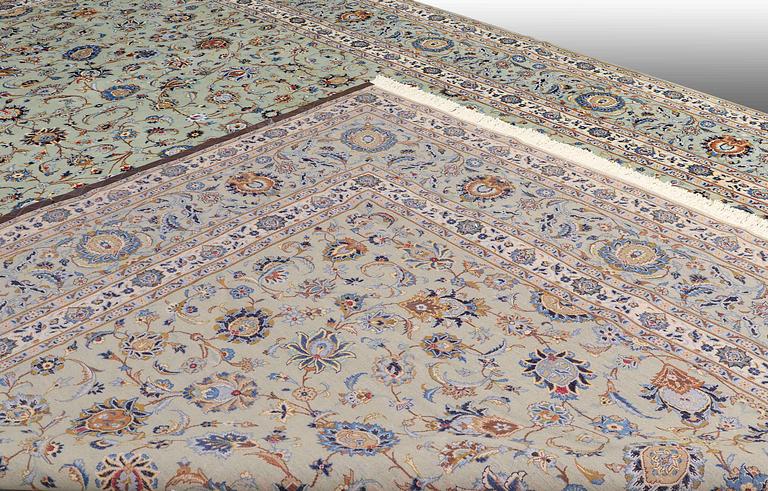 A carpet, Kashan, ca 590 x 418 cm.