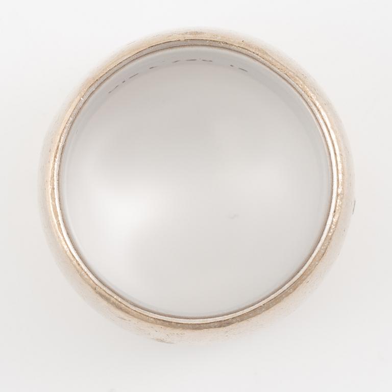 Ole Lynggaard ring 18K white gold set with a round brilliant-cut diamond, "Love you".