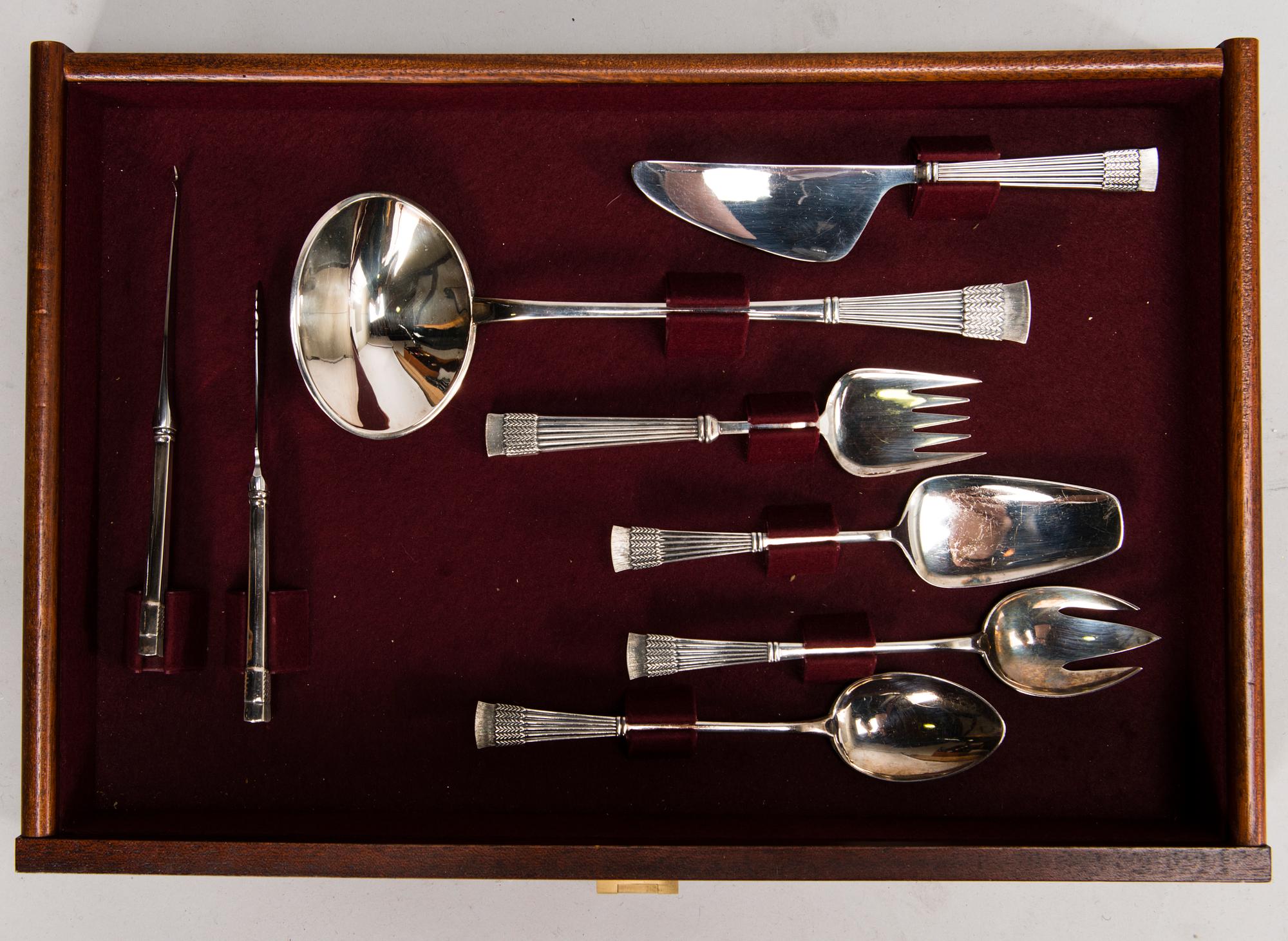 MAUNO HONKANEN, BESTICKUPPSÄTTNING, 112 delar, silver, "Tähkä", i schatull. A. Tillander, Helsingfors 1984-1991.