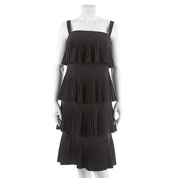 512. OSCAR DE LA RENTA reportedly, a pleated black cotton frill dress.