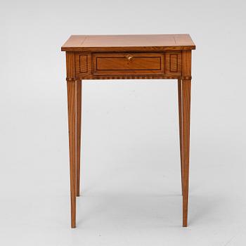 An elm wood veneered sewing table, early 19th Century.