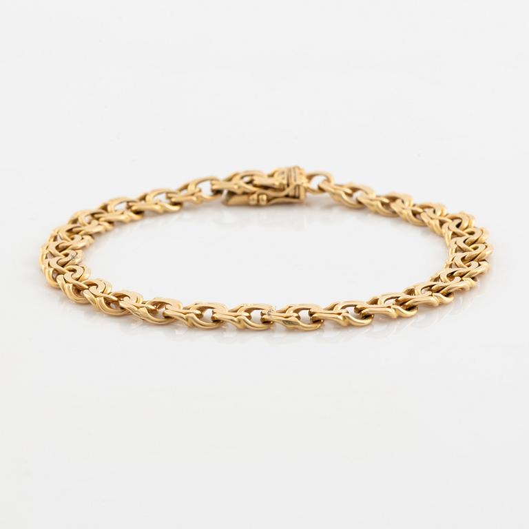 18K gold bracelet.