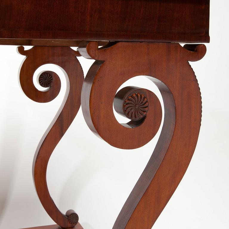 KONSOLBORD, Ryssland 1800-talets första hälft.