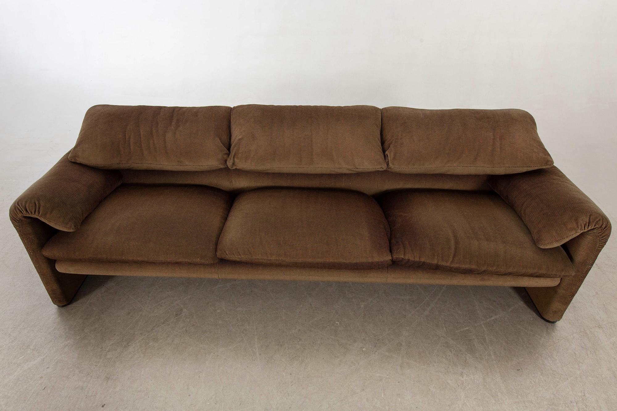 Vico Magistretti, sofa "Maralunga" for Cassina later part of the 20th century.