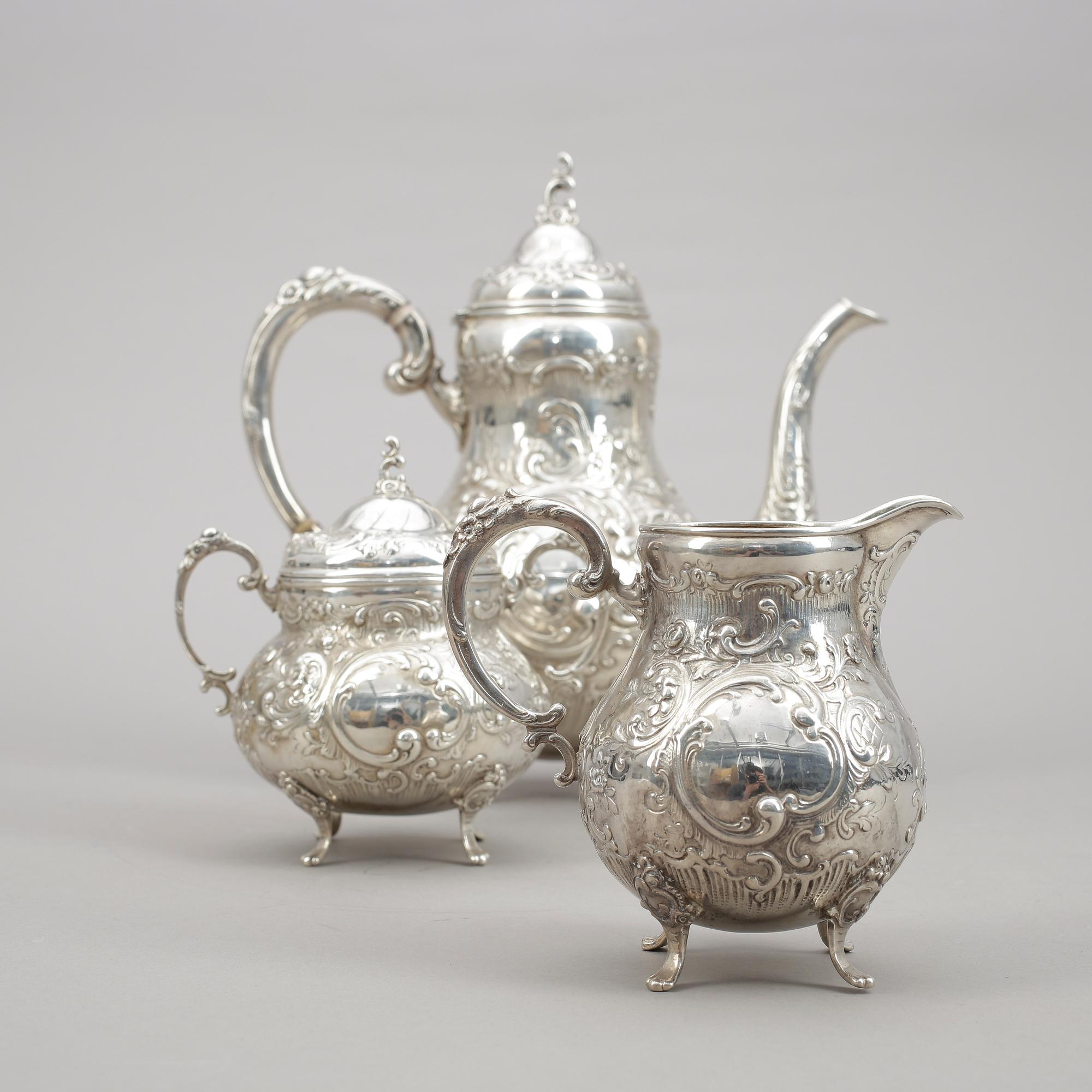 KAFFESERVIS, 3 delar, silver, rokokostil, Tyskland, 1900-tal. Vikt ca 1124 gram.