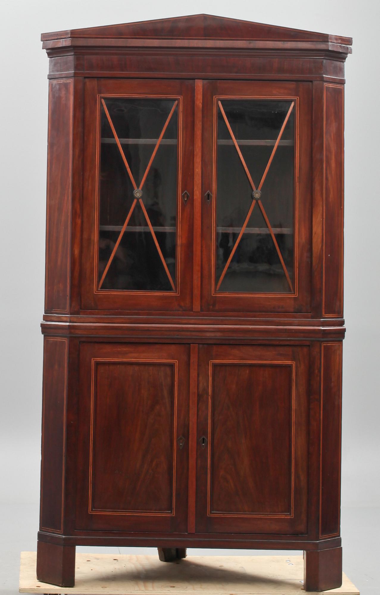 HÖRNSKÅP, regency, England 1800-talets första hälft.