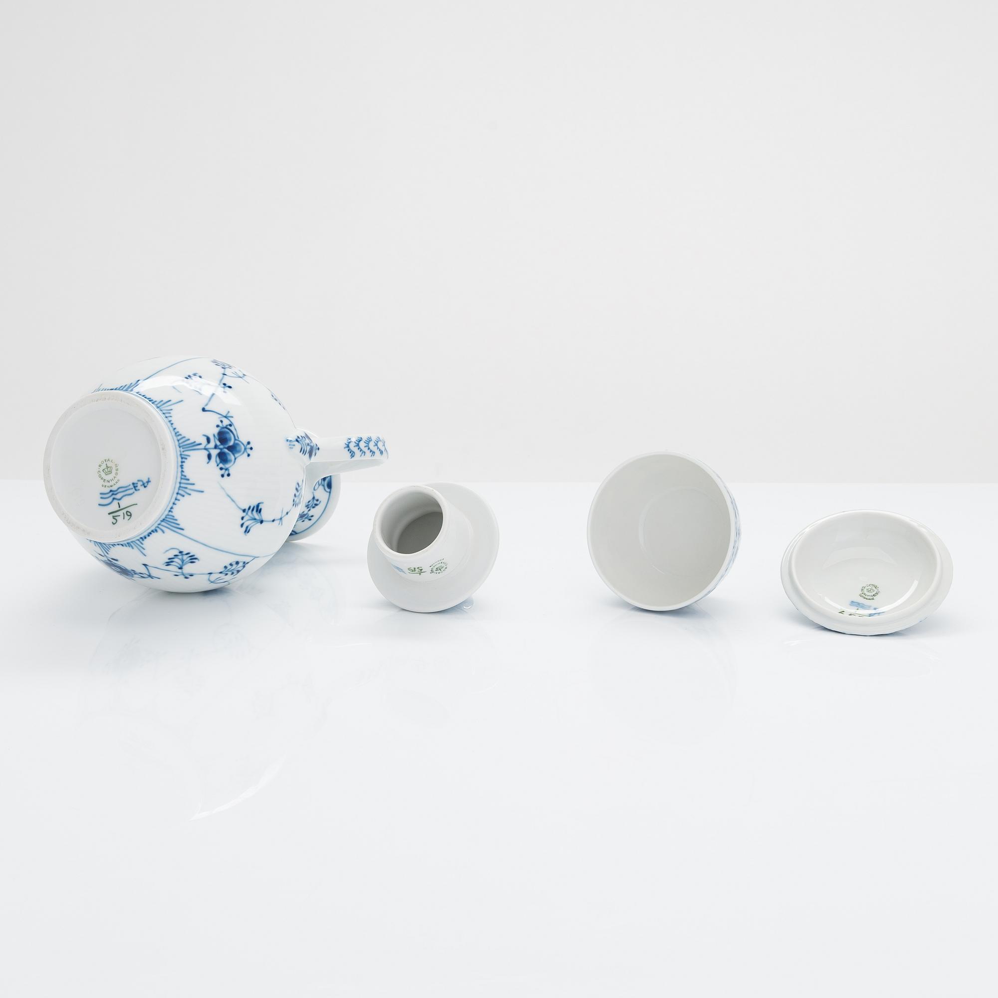 A 31-piece Royal Copenhagen 'Musselmalet' porcelain coffee set.