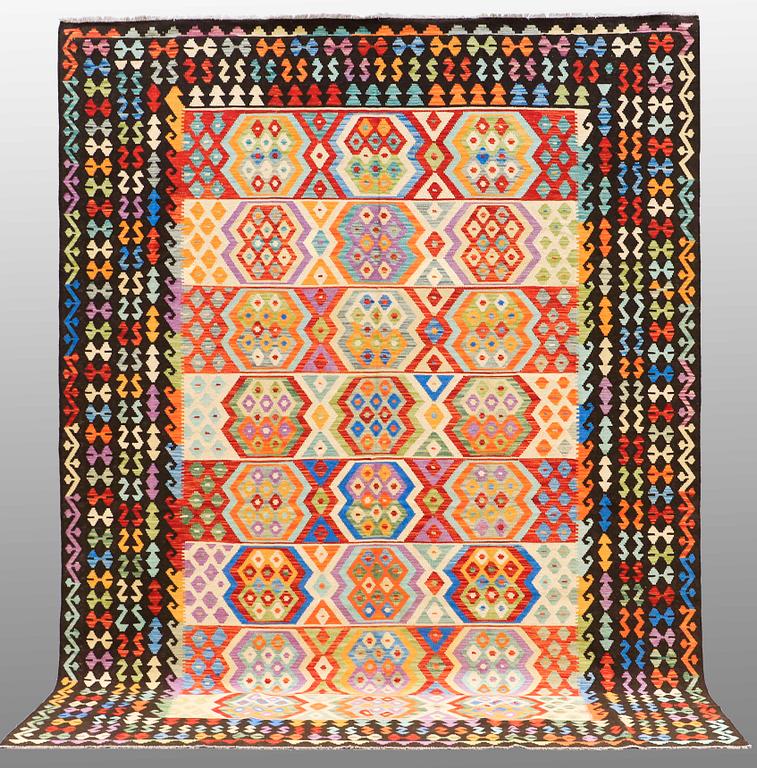 Matta, Kelim, ca 373 x 282 cm.