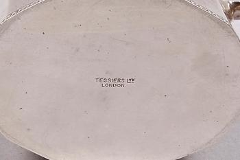 SOCKERSKÅL SAMT GRÄDDKANNA, silver, London, England, 1931.