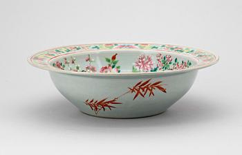 TVÄTTFAT, porslin, Kina, sen Qing 1800/1900-tal.