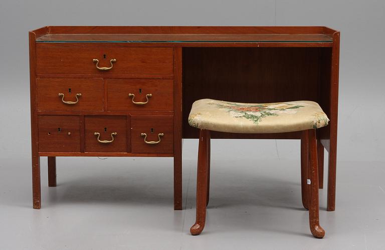 TOILETTBORD MED PALL, Josef Frank för Firma Svenskt Tenn Stockholm, 1940-tal.