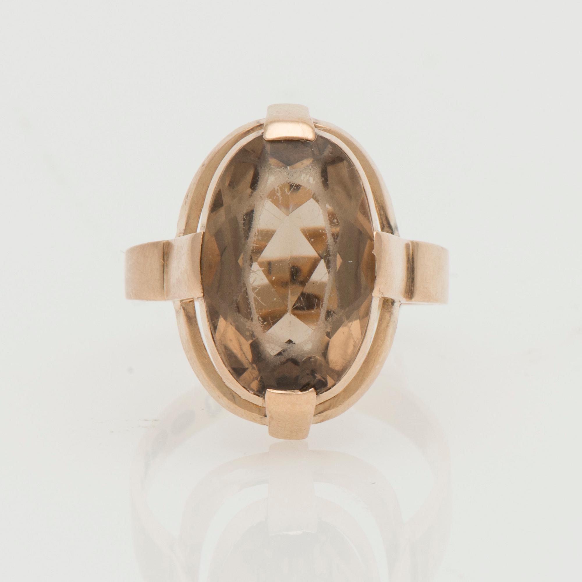 RING, rökkvarts, 14K guld, N. Westerback Helsingfors 1961. Vikt 5,3 g.