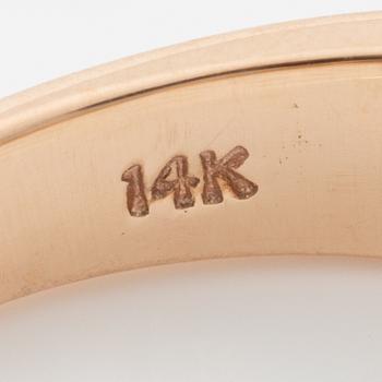 14K rose gold ring with round brilliant-cut diamonds.