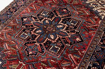 A Heris carpet, approx. 275 x 200 cm.