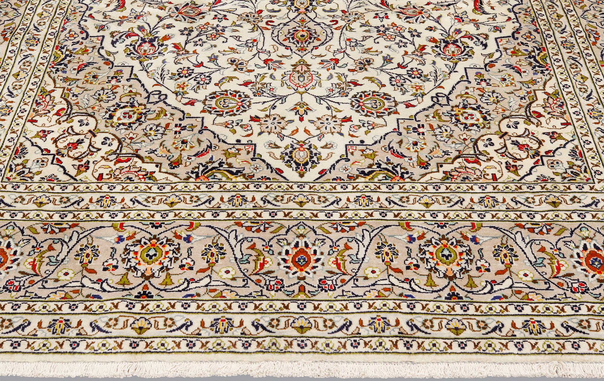 Matta, Keshan, ca 357 x 247 cm.