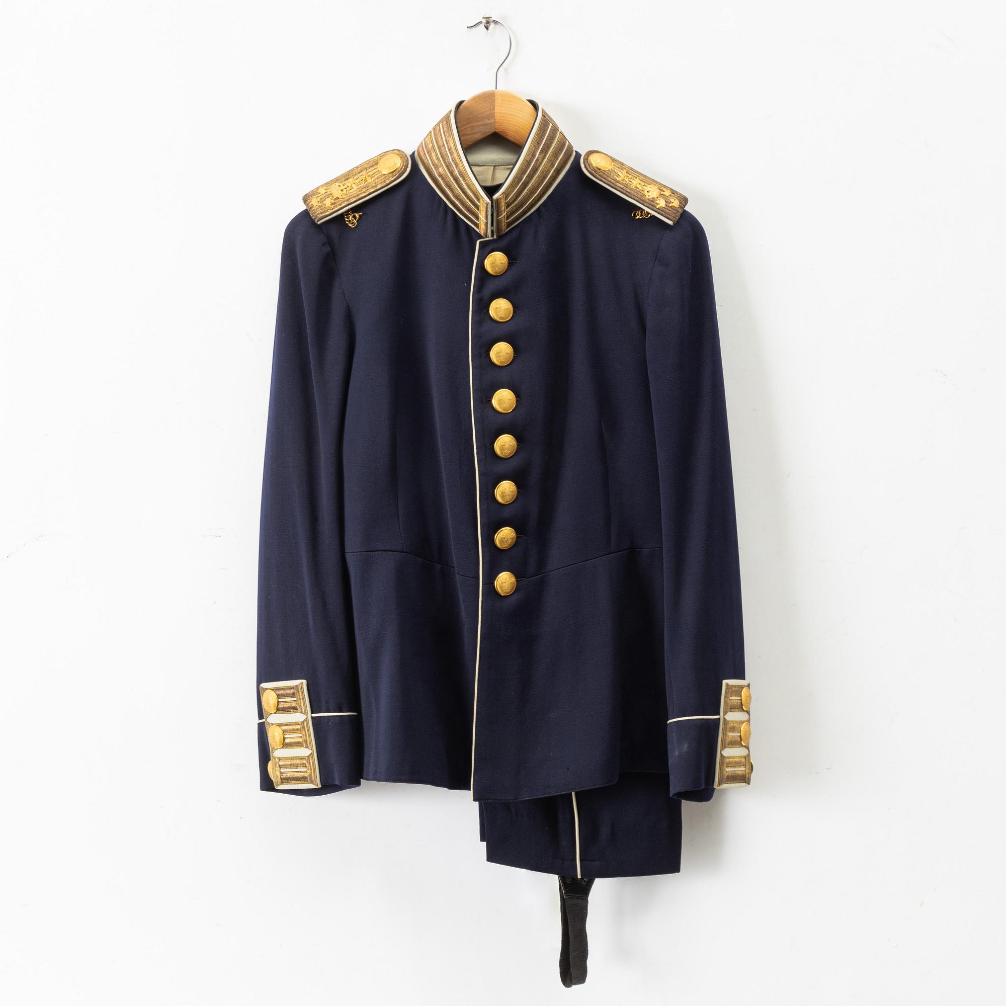 Uniform, m/1886, for officer of the Life Regiment Grenadiers.