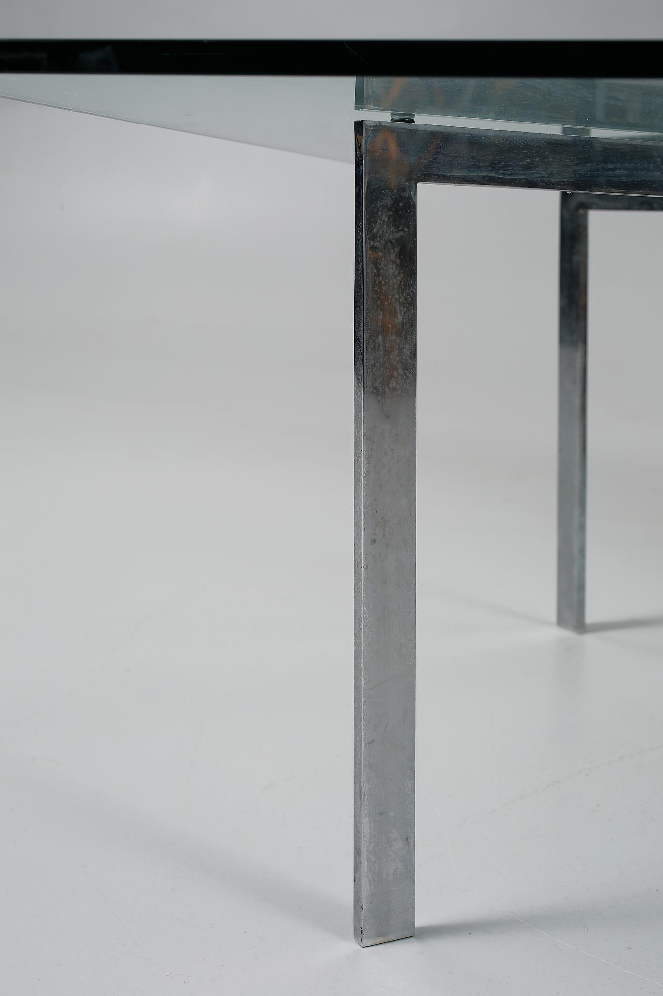 SOFFBORD, "Barcelona", Mies van der Rohe, modellen formgiven år 1929.