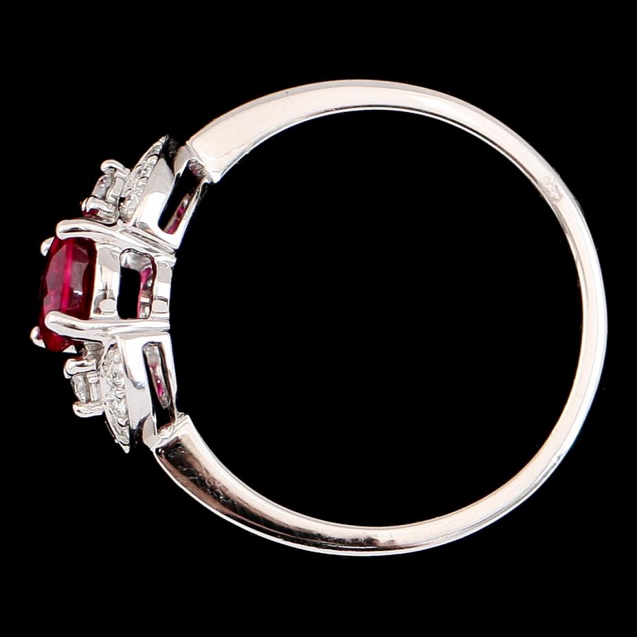 RING, 14K vitguld, briljantslipade diamanter och rubin. Vikt ca 3 g.