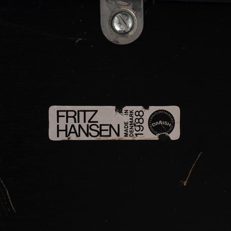 A Shaker table by Arne Jacobsen for Fritz Hansen, dated 1980.