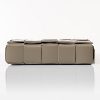 Bottega Veneta, A "Casette" leather bag.
