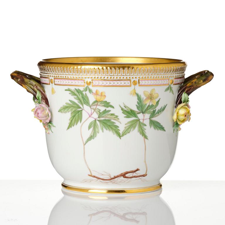 Ytterfoder/Vinkylare, porslin. 'Flora Danica', Royal Copenhagen, Danmark, 1900-tal.