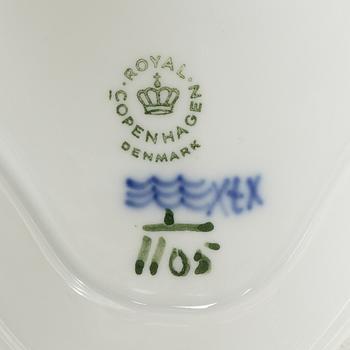 Mat- och kaffeservis, 65 delar, porslin, "Musselmalet", Royal Copenhagen, Danmark.