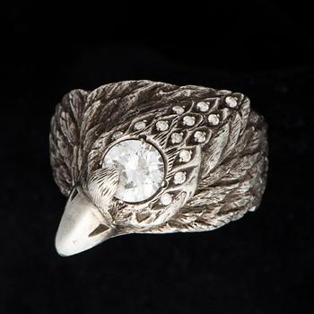 RING, silver och 14K (56) guld, briljantslipade diamanter, rubiner. Vikt ca 13,3 g.