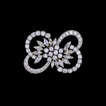 208. A brilliant- and navette cut diamond brooch, app. 7 cts.