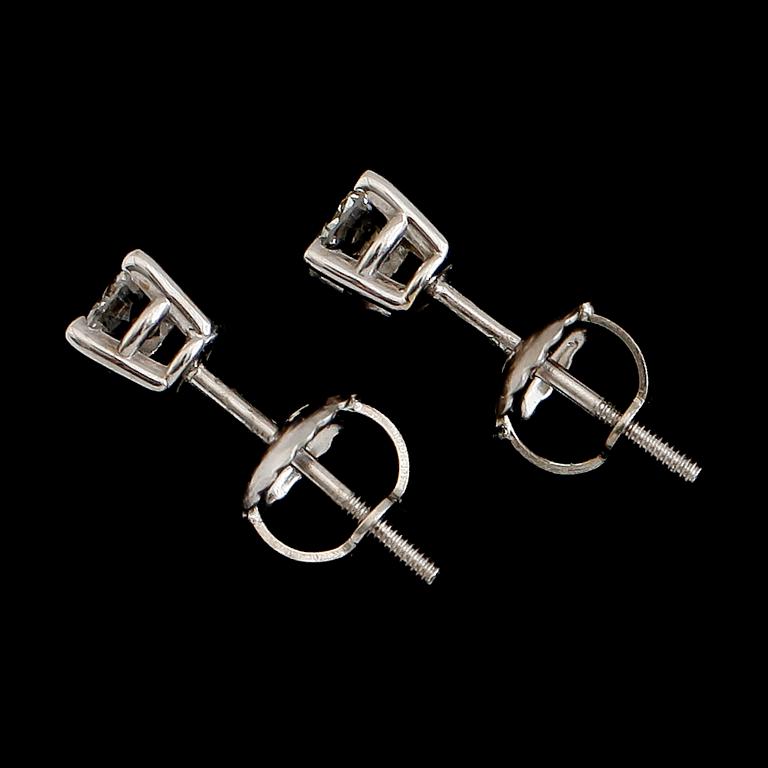 ÖRHÄNGEN, 1 par, 14 k vitguld. Briljantslipade diamanter tot ca 0.33 ct.