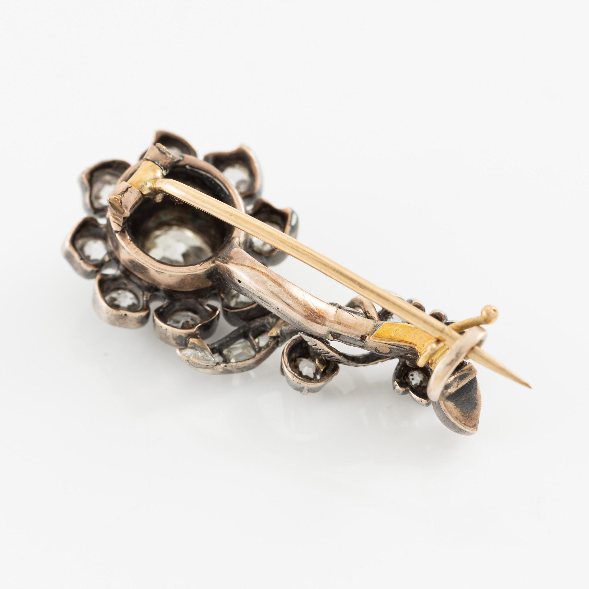 Brooch in the form of a flower, gold and silver with old-cut diamonds, 19th century.