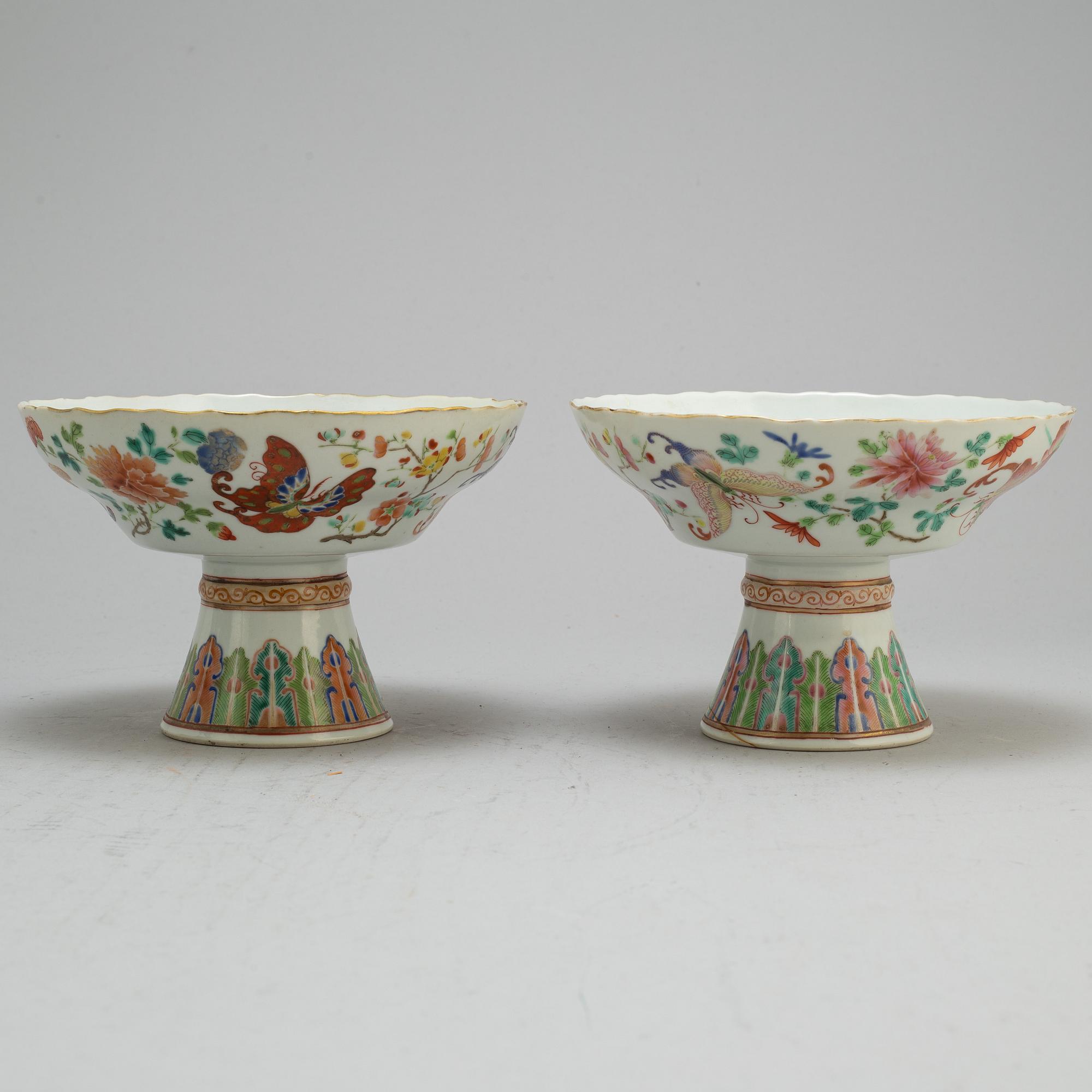 A pair of famille rose footed dishes, Qing dynasty, Canton, 19th century.