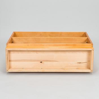 Aino Aalto, kirjahylly /kirjakaappi, malli 404, O.Y. Huonekalu- ja Rakennustyötehdas A.B, 1950-luvun alku.