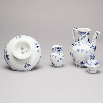 SERVISDELAR, 45 delar, porslin, "Musselmalet", Royal Copenhagen, 1950- /60-tal.