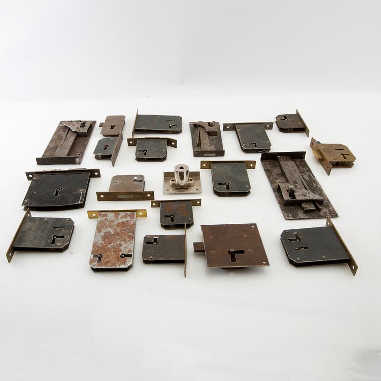 Fittings, handles, hinges, keys, etc. 19th/20th century.