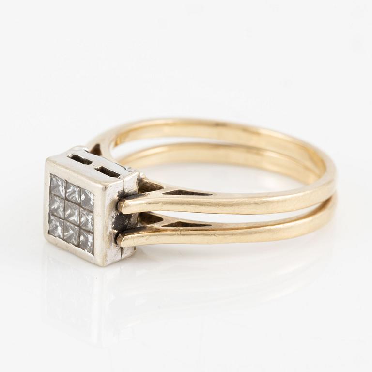 Ring in 14K gold set with princess-cut diamonds and blue stones.