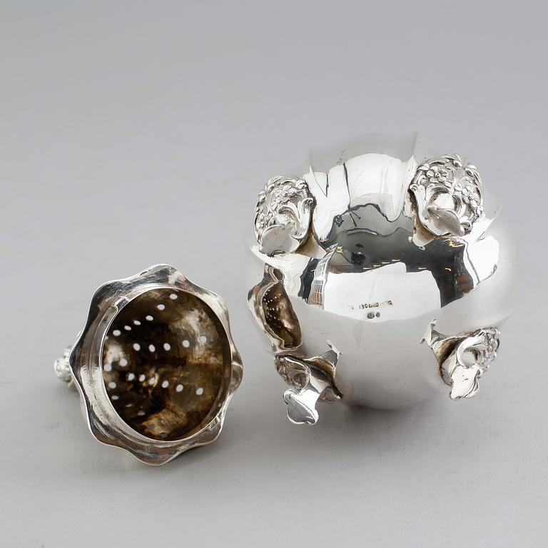 SOCKERSTRÖARE, silver, svenska importstämplar, 1900-talets första hälft. Vikt ca 253 gram.