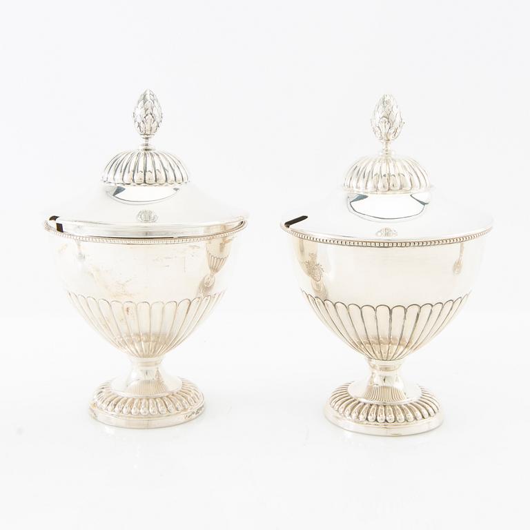 Sugar bowls 4 pcs in the Gustavian style, silver plate, and a box with a lid by Mappin & Webb.