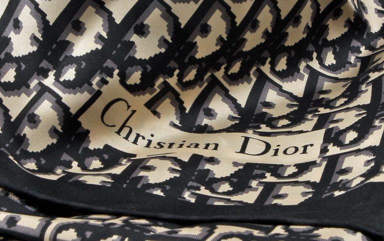 KUVERTVÄSKA samt SCARF, Christian Dior.